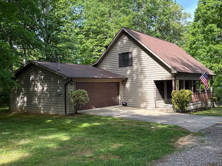 162 Bayside Dr — Photo 2