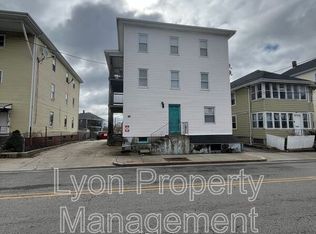 276 Hunt St APT 1F, Central Falls, RI 02863