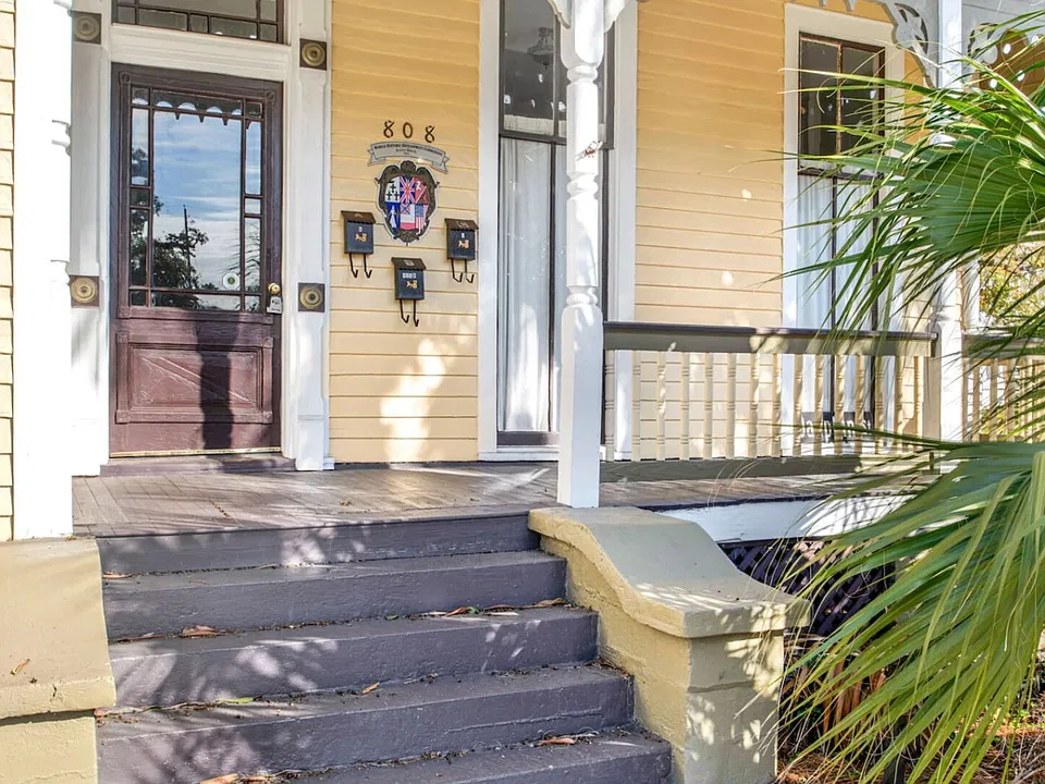 Dauphin St