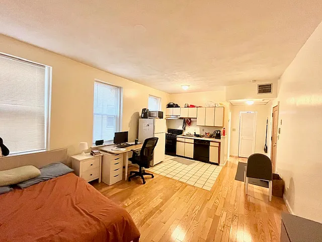 1411 Commonwealth Ave — Photo 2