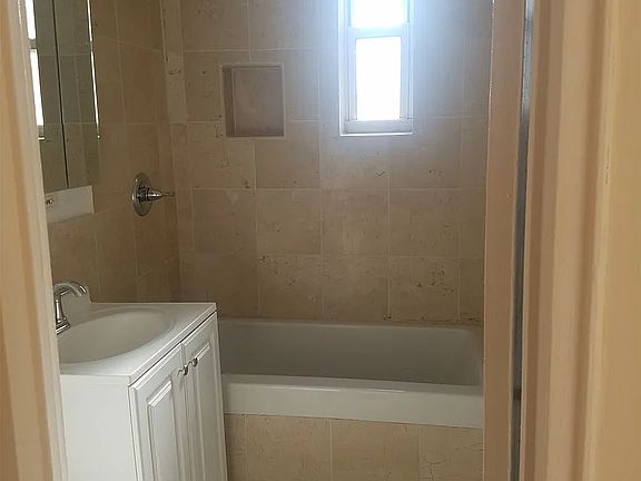 4th image of 30-11 Parsons Blvd #7J