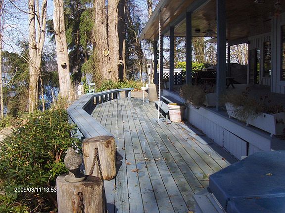 Full length lower deck with built in benches for full sun exposure.