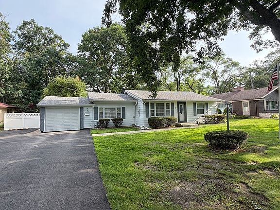 3rd image of 7319 W 109th Pl
