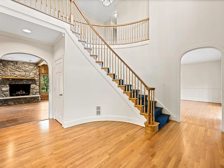 1051 Kelso Rd — Photo 2