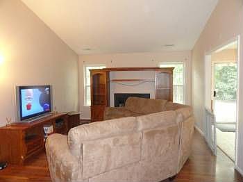 4th image of 122 Brockwell Ave