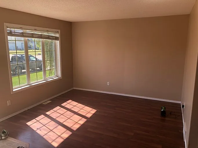4 bed, 1.5 bath, 1283 sqft, $1,800 — Photo 2