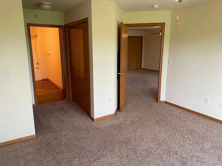 Door Creek Apartments — Photo 8