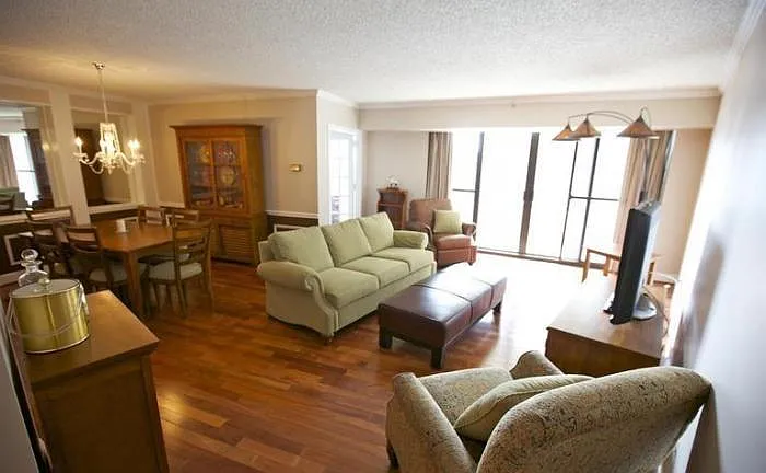 living and dining room - 1300 Crystal Dr #1108