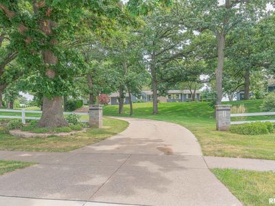 2215 23rd St, Bettendorf, IA, 52722