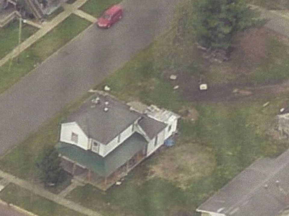 2nd image of 152 E Main St