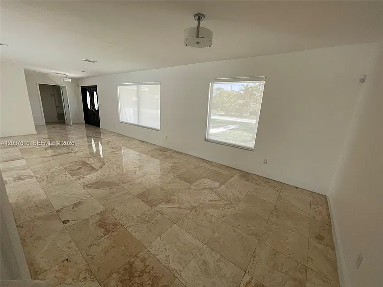 7361 SW 117th Ter — Photo 3