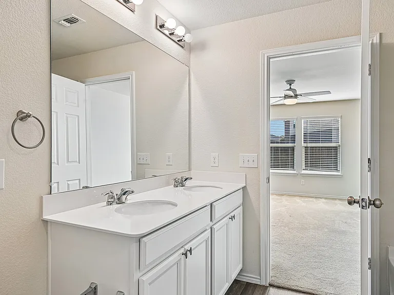 9121 Lookout Point — Photo 29