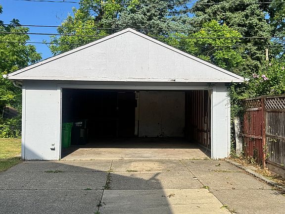 3rd image of 4912 E 84th St