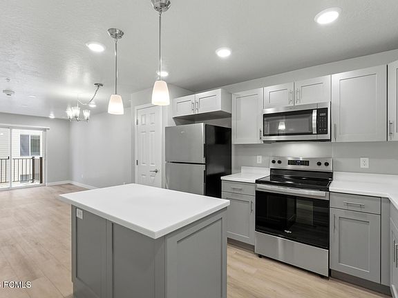 4th image of 1032 E 400 S APT 609B
