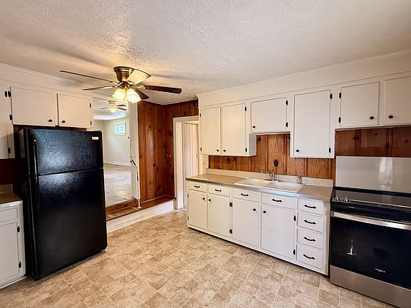 5th image of 629 Martha Ave
