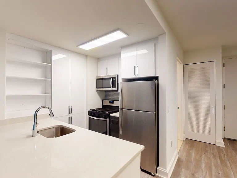 10 Hanover Square — Photo 112