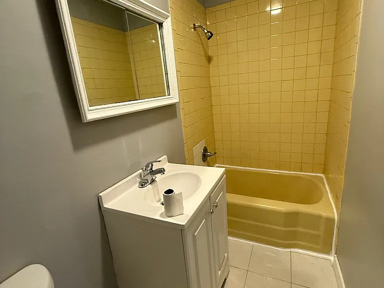 327 Danforth Ave #4A — Photo 4
