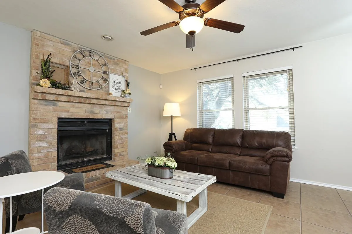 7330 Oswego Dr — Photo 2