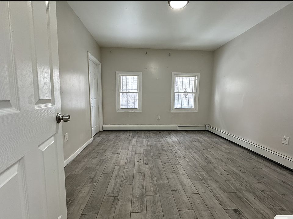2nd image of 531 27th St APT 2