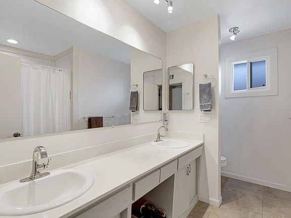 3rd image of 1255 E Riviera Dr