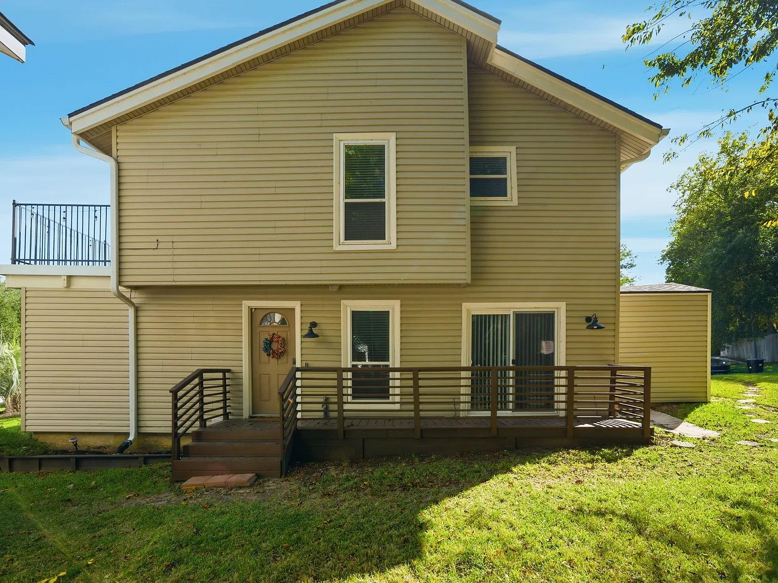 3 bed, 3.0 bath, 1800 sqft, $1,950 — Photo 4