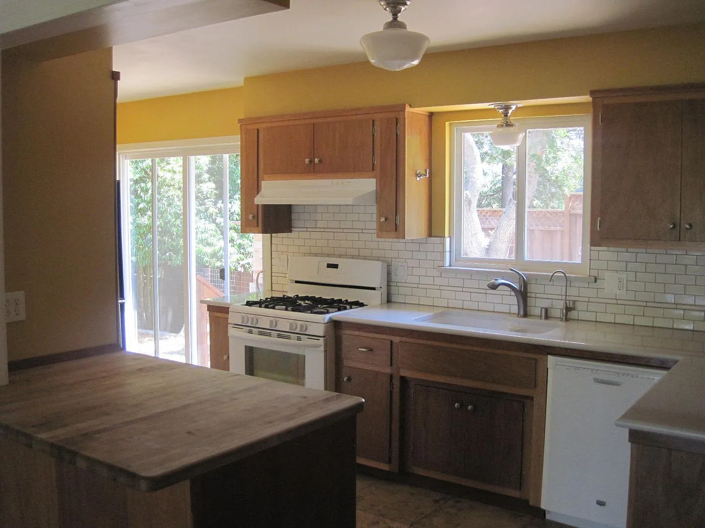 Charming 2BR/2BA Single-Family Home in Scotts Valley — Photo 4