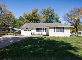 202 W Nichols St, Spring Hill, KS 66083
