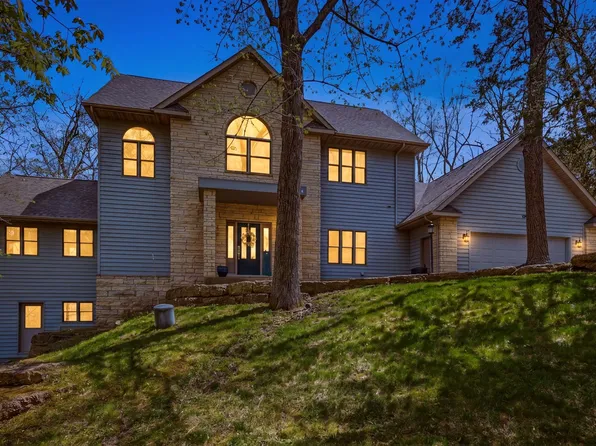 17 Cinnamon Dr, Galena, IL 61036