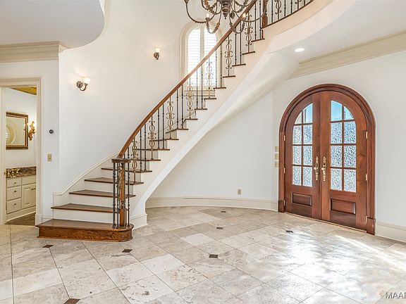 3rd image of 9861 Wyncrest Cir