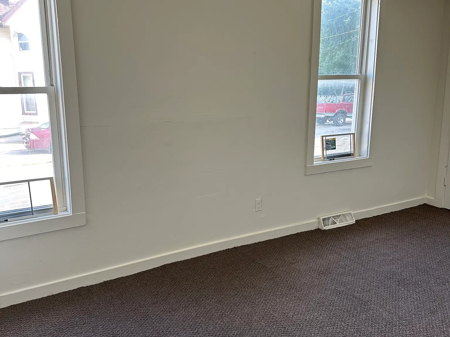 3 bed, 1300 sqft, $1,100 — Photo 2