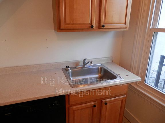 3rd image of 375 Church St #3
