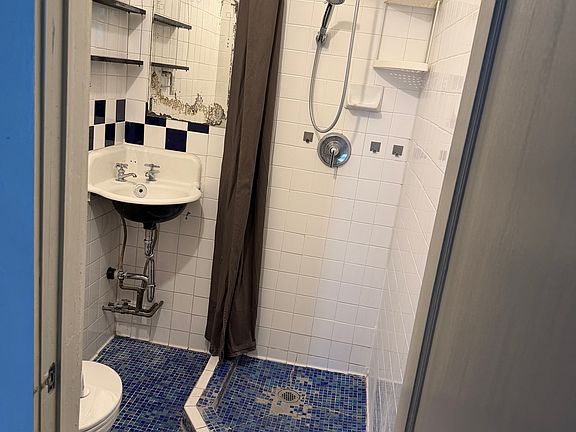 4th image of 553 E 700 S APT 3