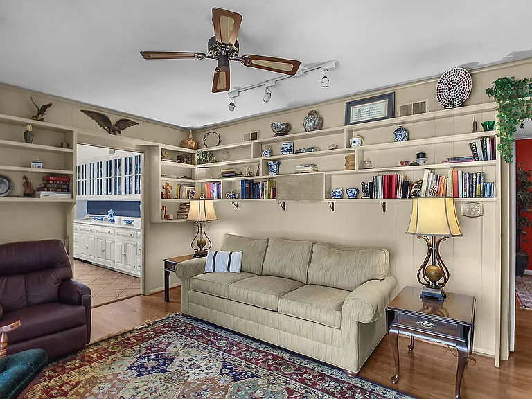 4637 Oakview Dr — Photo 11