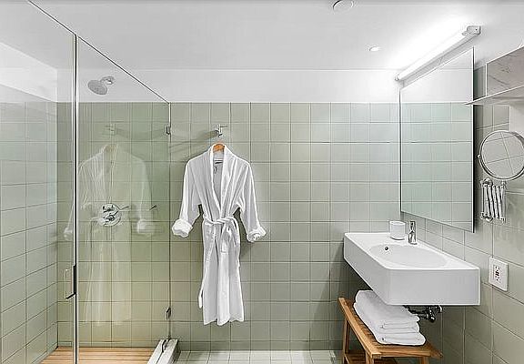 4th image of 119 Orchard St #43