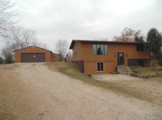 46465 Country Ln, Hartford, SD 57033