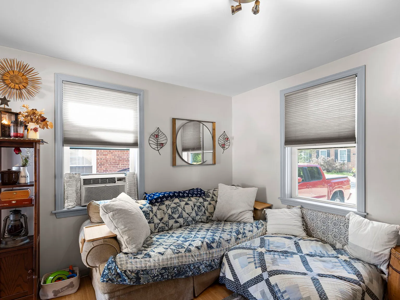 2 bed, 720 sqft, $2,500 — Photo 2