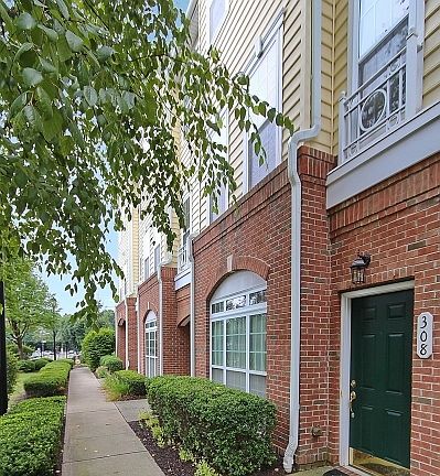 4th image of 308 Freedom Ln #308