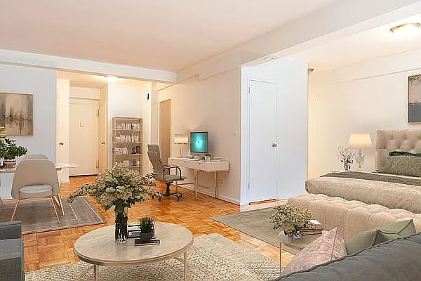 Rented by Cayenne Realty Group | media 10