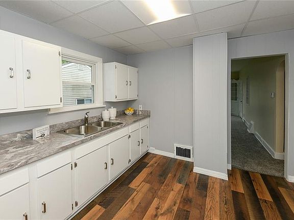 3rd image of 525 Seaman Ave