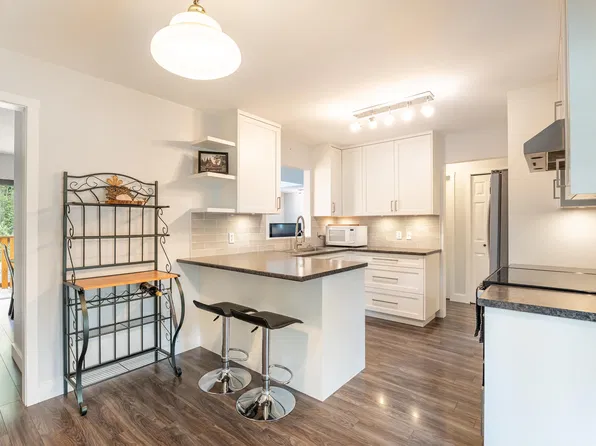 5804 Reef Rd, Sechelt, BC V7Z 0R4