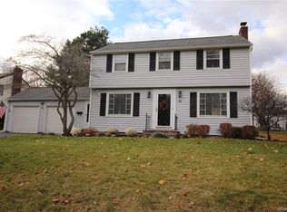 35 Center Dr, Rochester, NY 14609