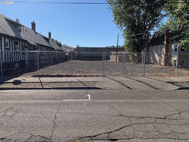 2nd image of 320 SE Byers Ave