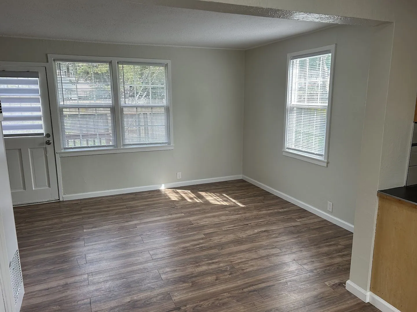 Lovely Two Story 3 Bedroom Unit — Photo 4