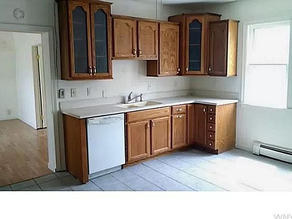 2nd image of 108 Selkirk St #1