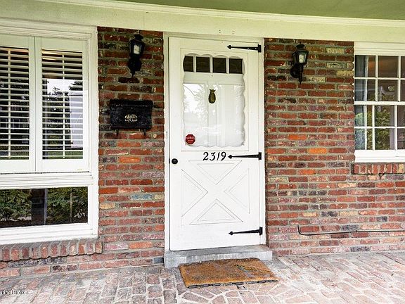5th image of 2319 Saratoga Dr