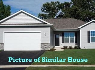 10 William Ct, Le Claire, IA 52753