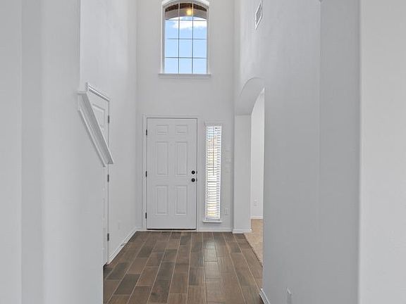 4th image of 405 Blue Oak Blvd