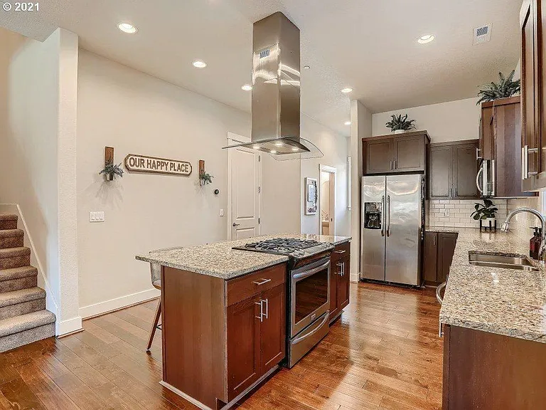 28142 SW Iceland Ave — Photo 6