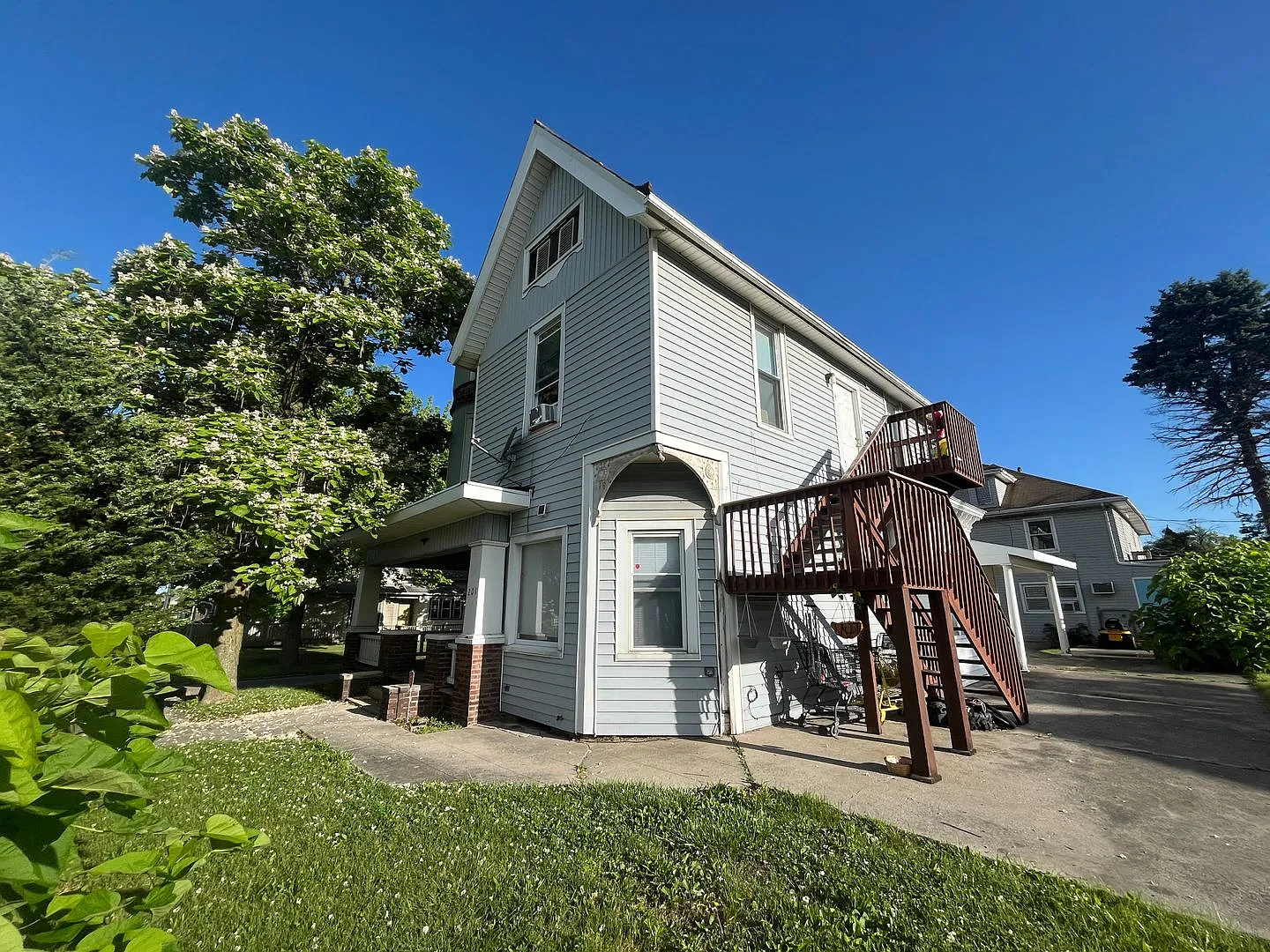 201 E Creighton — Photo 1