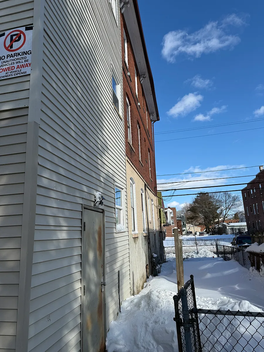 Building Photo - 198 Oak St #3